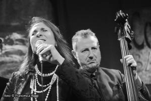 Alessandra Cabella - Voce; Fabrizio Ciacchella - Contrabbasso