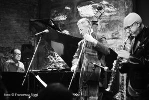 Luca Cresta - Piano; Fabrizio Ciacchella - Contrabbasso; Claudio Capurro - Sax Contralto, Clarinetto