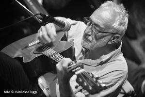 Enrico Chicco Sciaccaluga - Voce, Chitarra