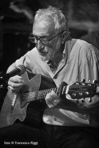 Enrico Chicco Sciaccaluga - Voce, Chitarra